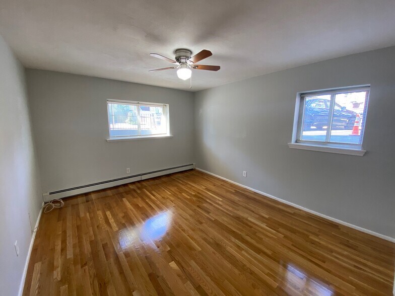 Building Photo - 20 Dix St