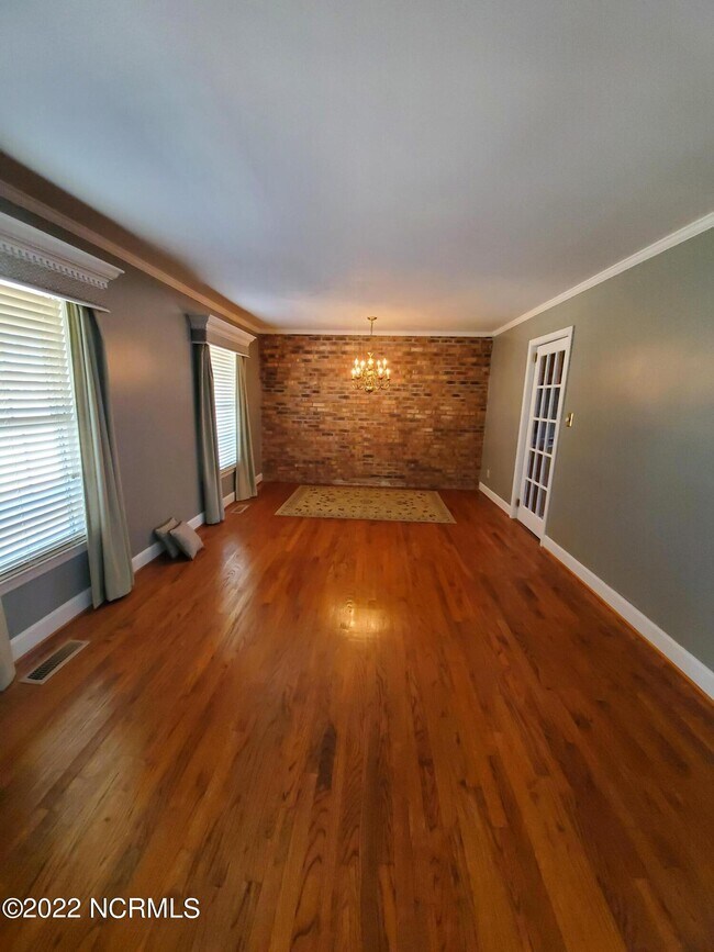 Building Photo - 6325 Niblick Rd
