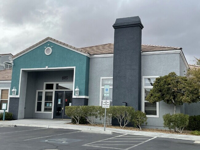 Building Photo - 1 Bed 1 Bath with ALL Appliances