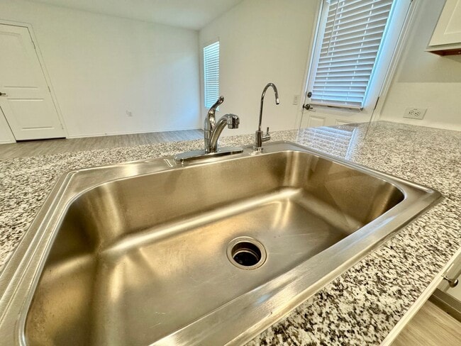 Building Photo - Charming 3/2 Home with Garage, Fenced Backyard & Community Amenities!