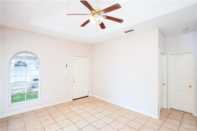 Building Photo - 604 Buena Vista Dr
