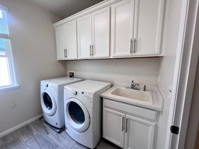 Building Photo - STUNNING 4BD/2.5BA TOWNHOUSE IN WALNUT CREEK!!!