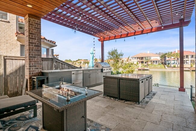 Building Photo - 18918 Villa Bergamo Ln