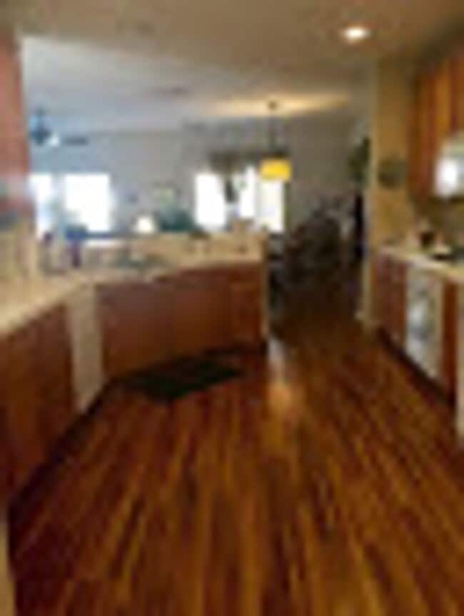 Building Photo - Hampton Village!
