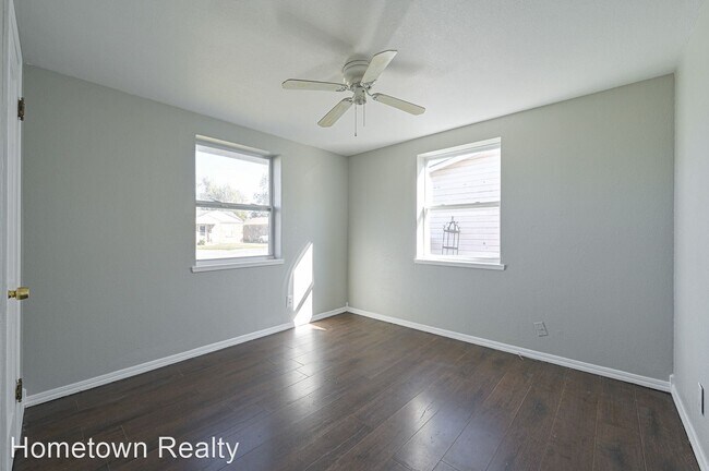 Building Photo - 3 br, 1 bath House - 4016 SE 22nd Street