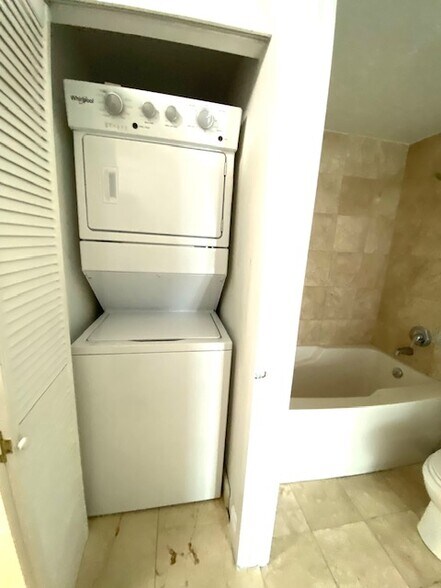 Building Photo - 170 SE 14th St