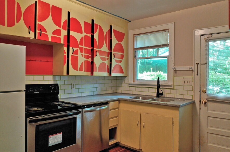 Building Photo - 120 S Harden St