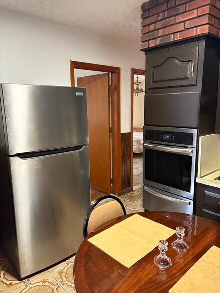 Kitchen - 752 E 88th St