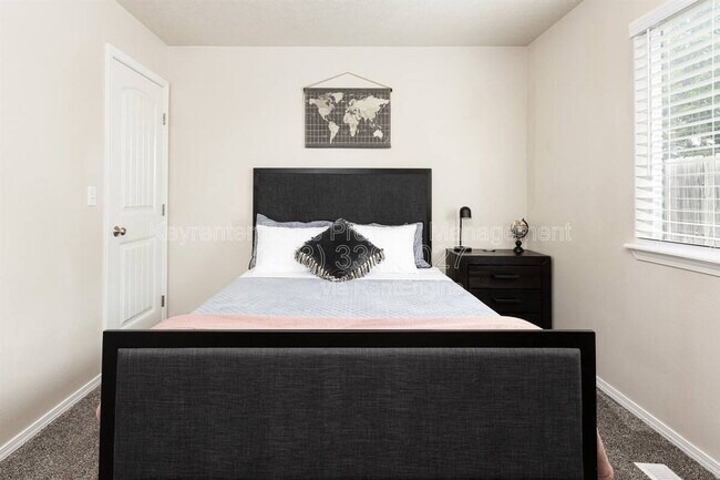 Building Photo - 879 N Traquair Pl