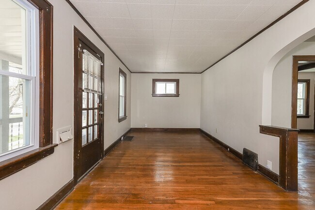 Building Photo - 2 Bedroom 1 bath Single Family Home