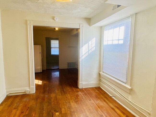 Building Photo - 3322 Ellwood Ave