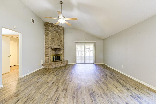 Building Photo - 8114 Glorieta Dr