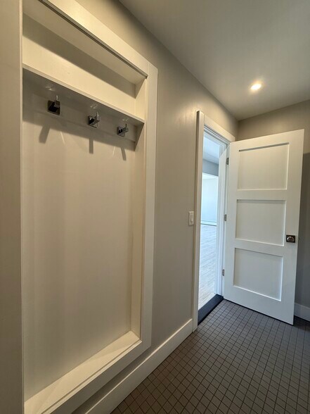 Building Photo - 1575 Cherboneau Pl