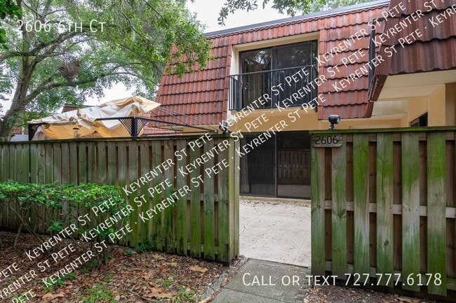 Building Photo - 2606 6th Ct