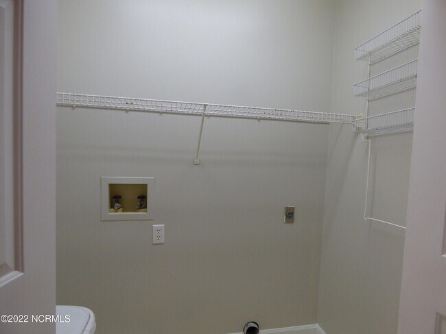 Building Photo - 245 Knoll Rd