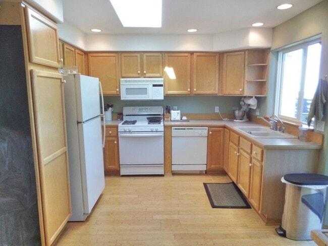 Building Photo - 1911 Ponderosa Ct