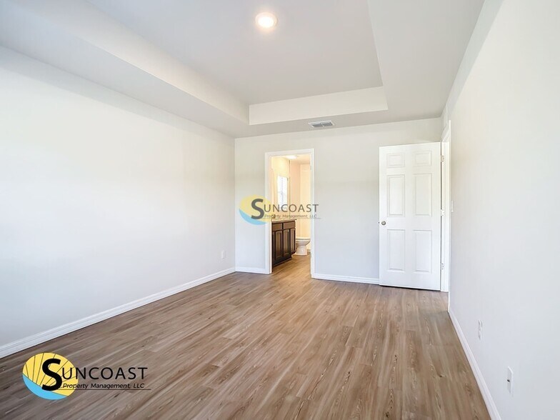 Building Photo - 20241 Peachland Blvd