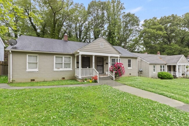 Building Photo - For Rent - $1195.00 2 bedroom/1 bath Duplex unit