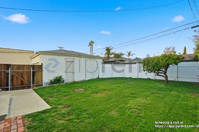 Building Photo - 1421 Stearns Dr