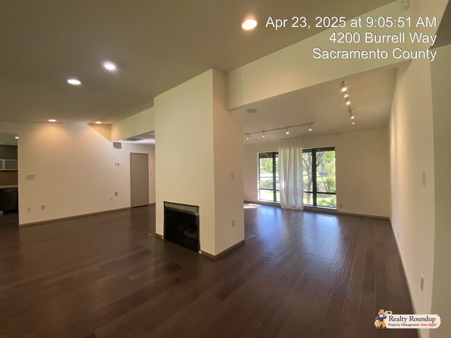 Building Photo - Sprawling Ranch with Open Floorplan & Exce...