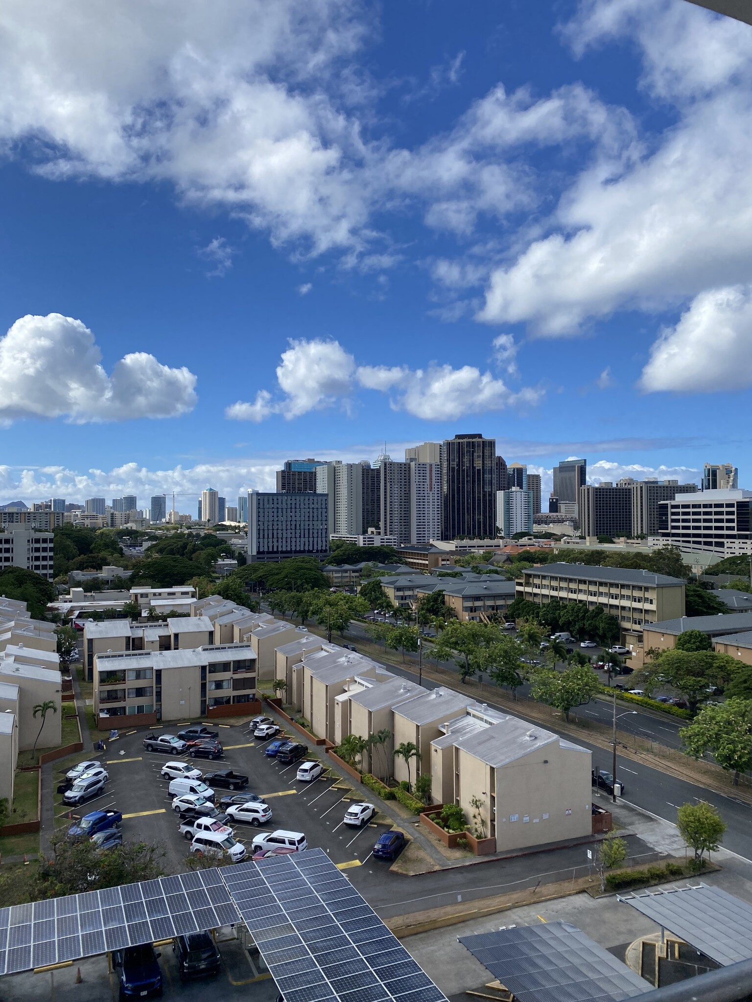 Building Photo - 1425 Liliha St