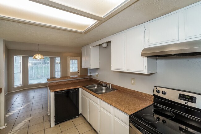 Building Photo - 7622 Millbrae Ln
