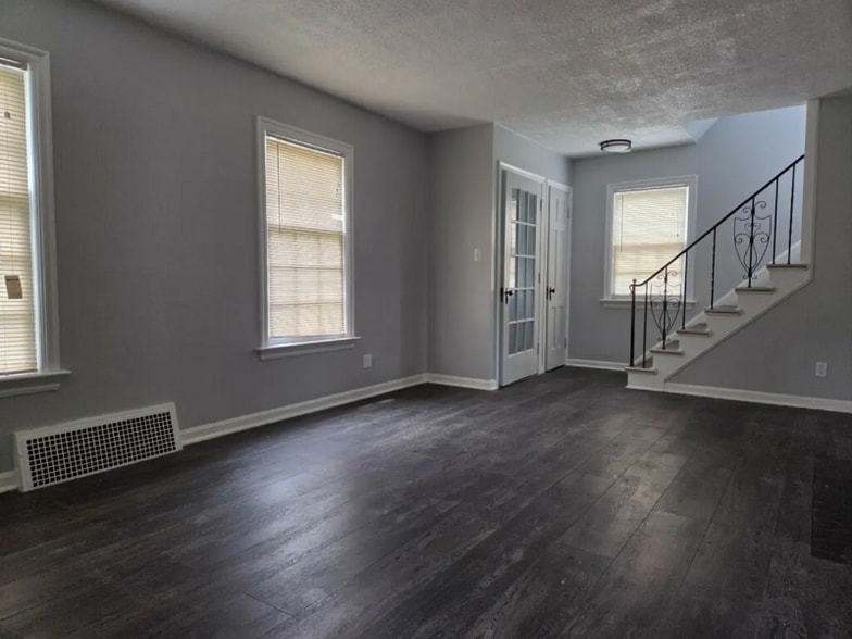 Building Photo - 2061 Staunton Rd