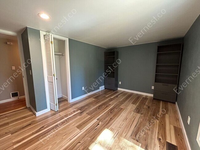 Building Photo - 4891 W Chippewa Dr