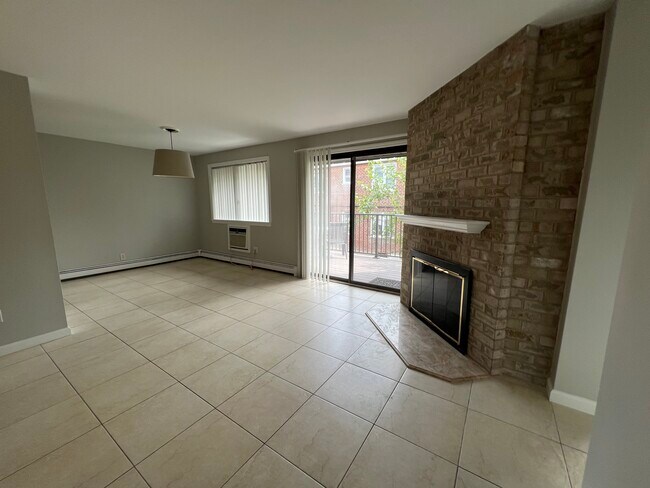 dining area - 107 North Broadway