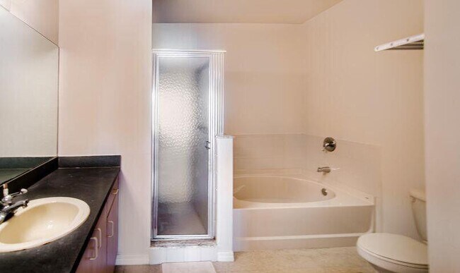 Building Photo - 118 SW Peacock Blvd