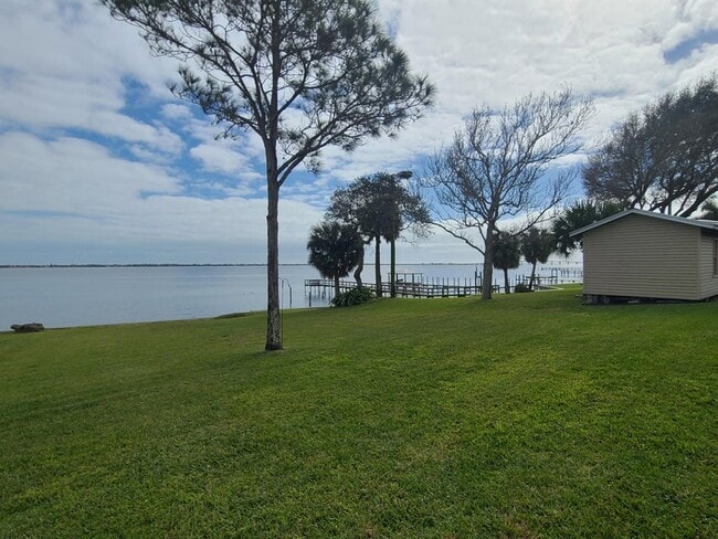 Building Photo - 2557 Pineapple Ave