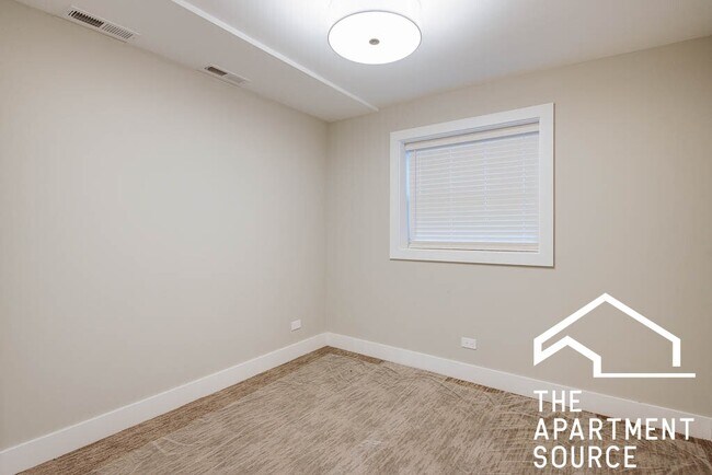 Building Photo - 4407 N Seeley Ave