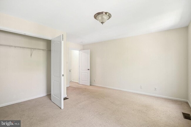 Building Photo - 396 Delmar St
