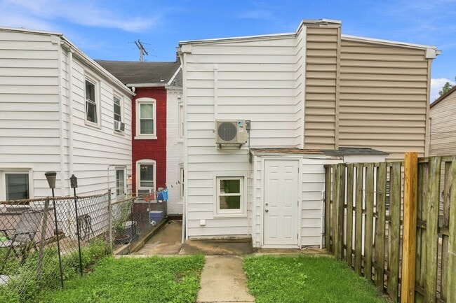 Building Photo - 550 Dauphin St