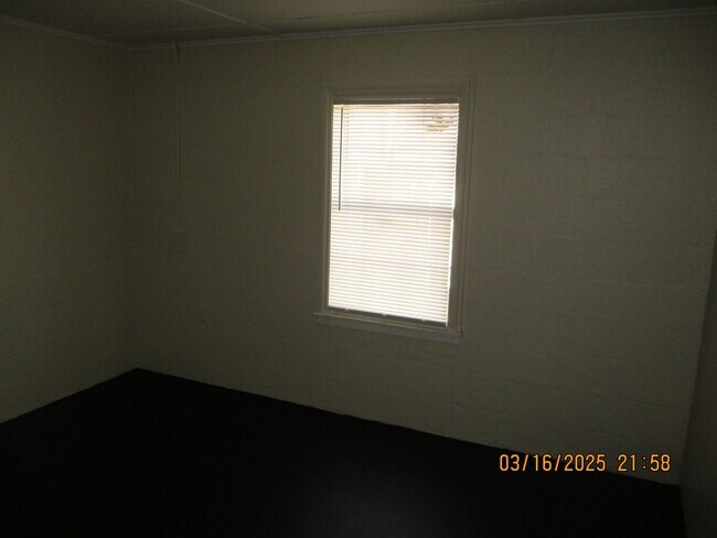 Building Photo - 520 Jefferies Ave