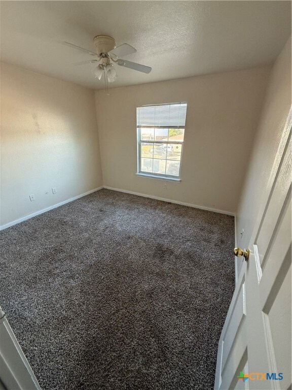 Building Photo - 102 Kings Ct