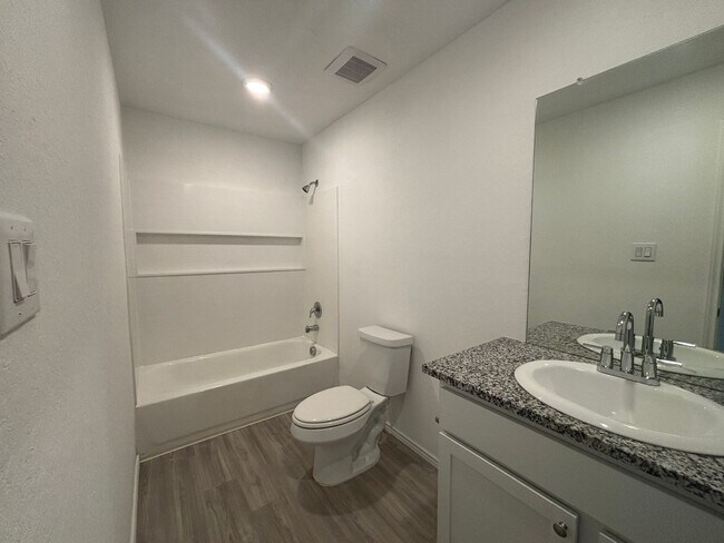 Building Photo - Charming Single-Story Home in Amenity-Rich Silos Community