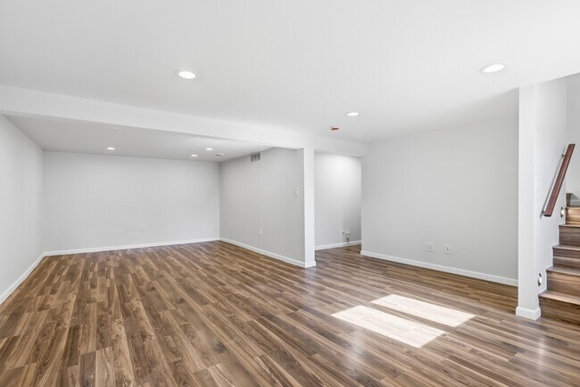 Building Photo - 122 Helena Cir