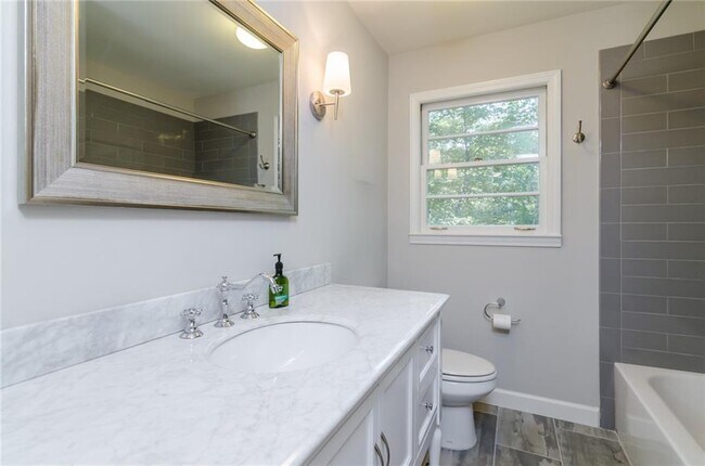 Building Photo - 6670 Castleton Dr NW