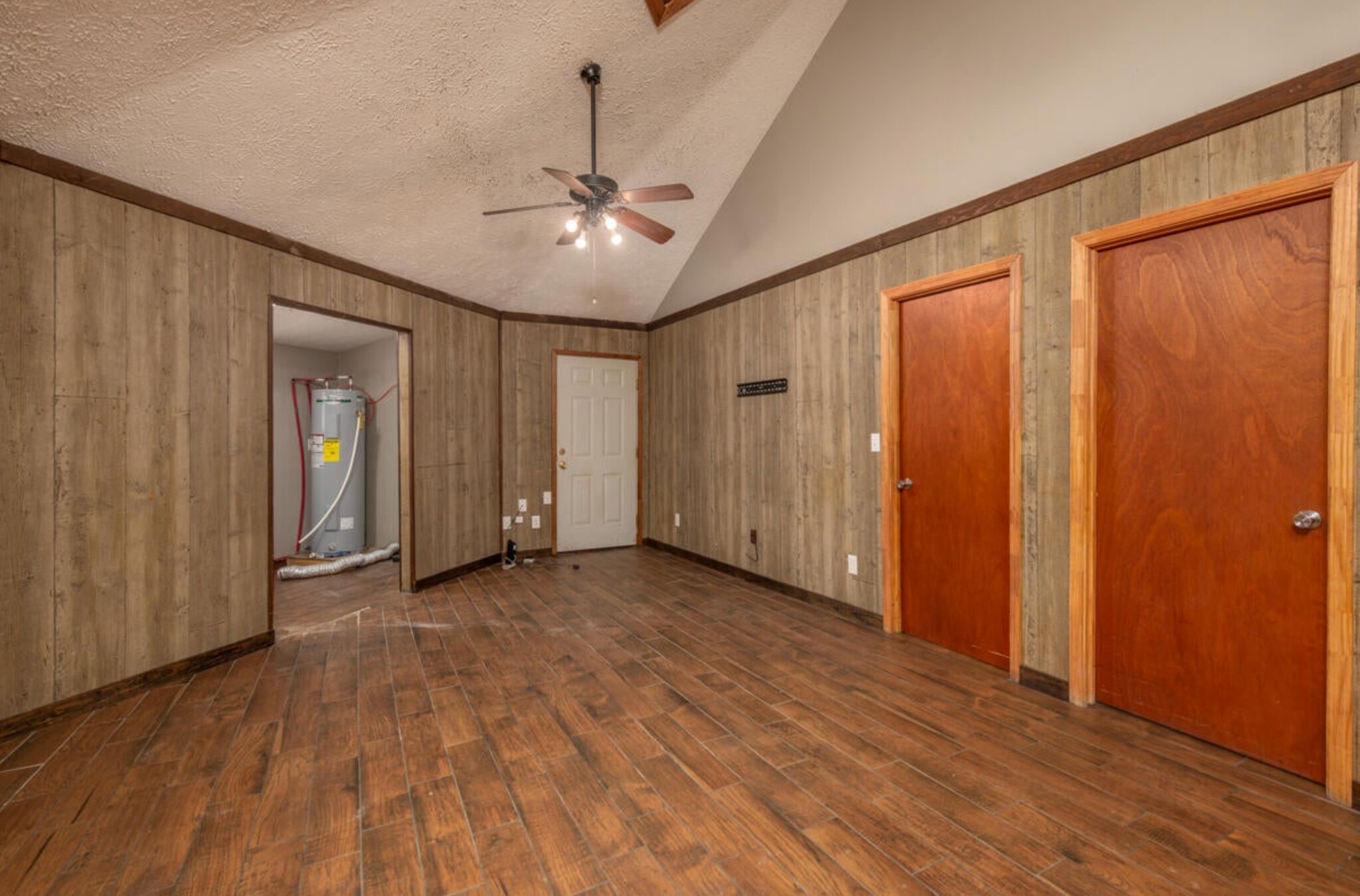 Building Photo - 704 Roundhouse Rd