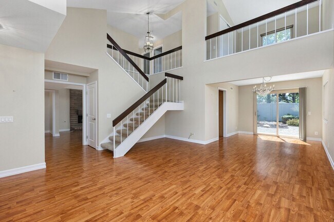 Building Photo - Spacious Home w/ Loft in Village Park!