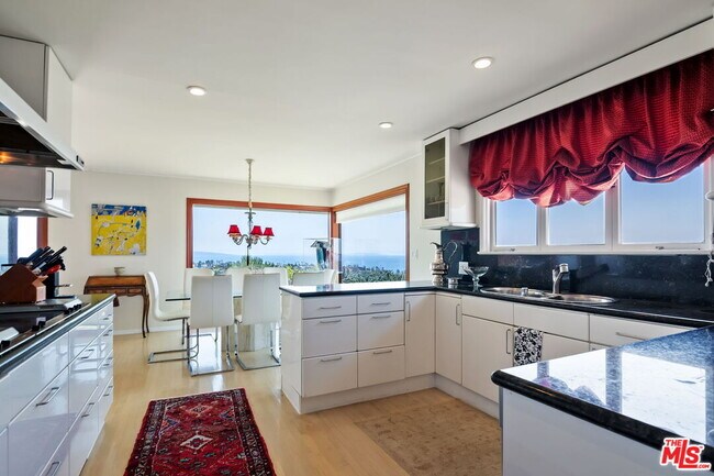 Building Photo - 1166 Las Pulgas Pl