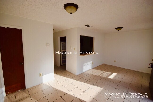 Building Photo - 300 E Upas Ave