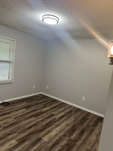 Building Photo - 2555 Ridgemoor Dr SE