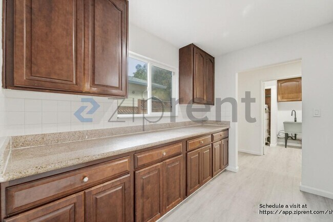 Building Photo - 1967 Solano Way