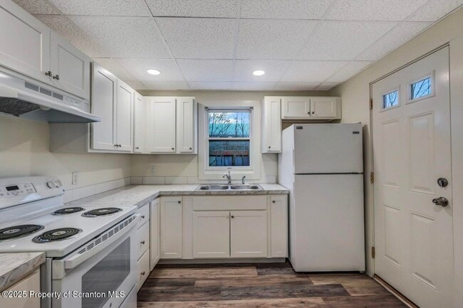 Building Photo - 144-144 Market St