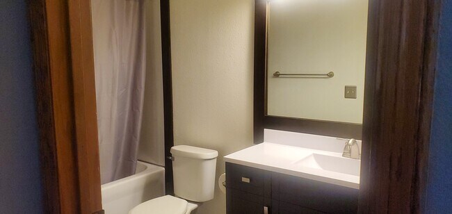 Bathroom - 405 Main St