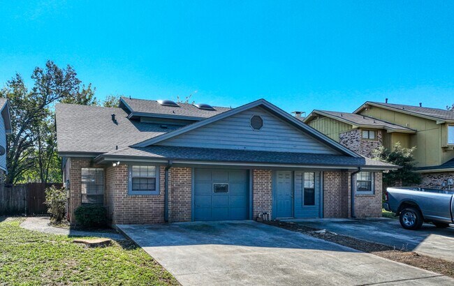 Building Photo - 317 Benjamin St