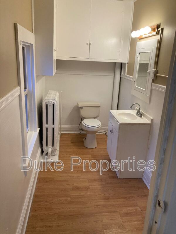 Building Photo - 431 W State St