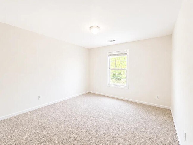 Building Photo - 11 Phaeton Ave